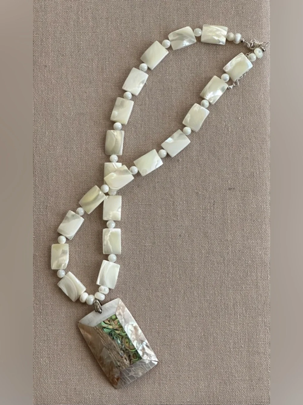 24-1/2 inch Mother of Pearl necklace NWOT - Picture 11 of 12